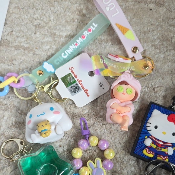 Cute Character Keychain Set - Picture 2 of 4